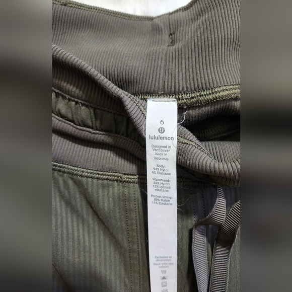 Lululemon Dance Studio Crop II *Unlined 20" Dark Olive. Size 6 - Picture 14 of 16